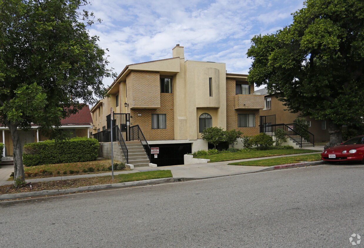 Building Photo - 417 Fischer St