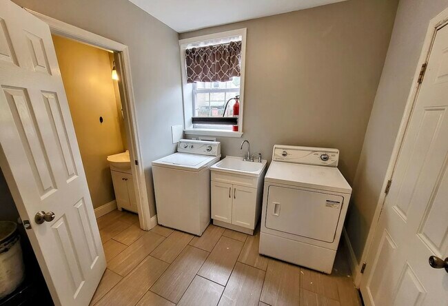 Laundry - 2222 Earp St