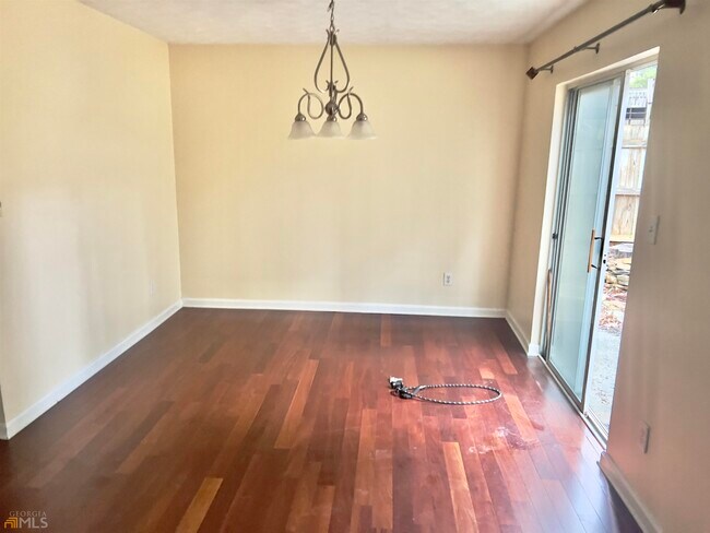 Building Photo - 648 Bellingham Dr