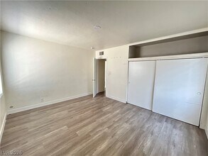 Building Photo - 1711 Santa Paula Dr