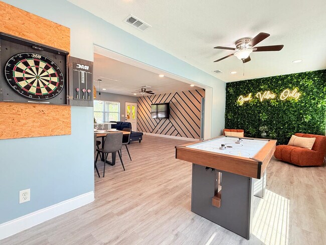 Foto del edificio - 3120 Drake Dr