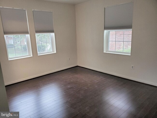 Foto del edificio - 1719 N Troy St