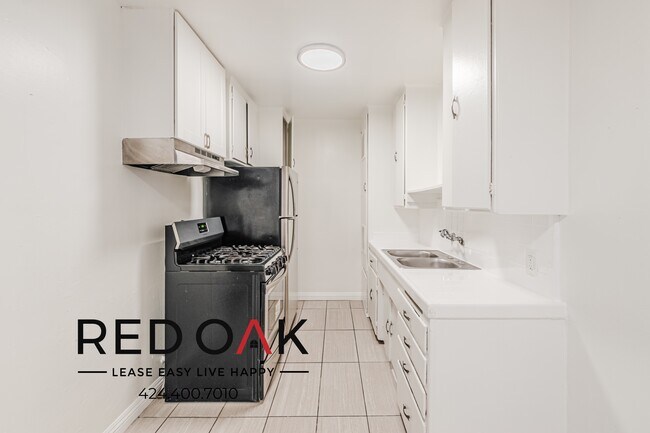 Foto del edificio - 5832 Carlton Way