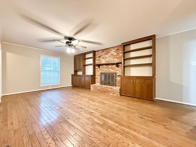 Foto del edificio - 2112 Clapboard Hill Rd