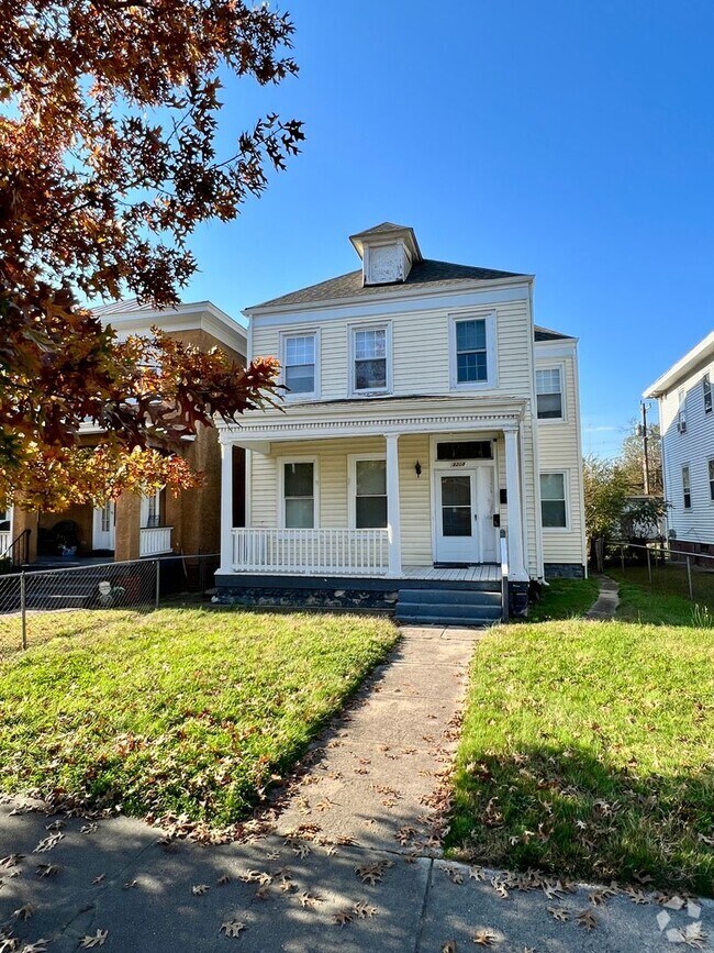 Building Photo - 3208 Carolina Ave