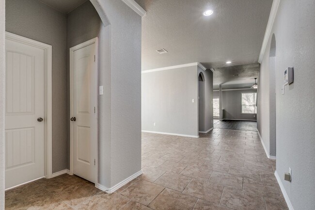 Building Photo - 4-BEDROOM IN TROPHY RIDGE