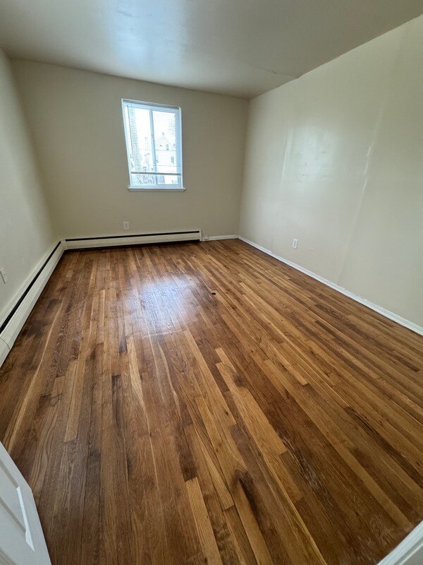 Building Photo - 3210 Ellwood Ave