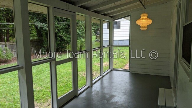 Foto del edificio - 710 Oak Terrace Ln