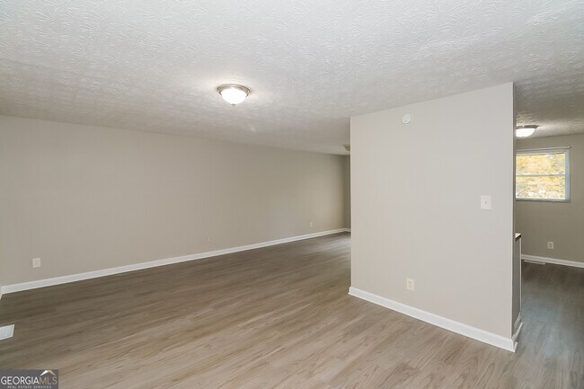 Building Photo - 7180 Buck Creek Dr