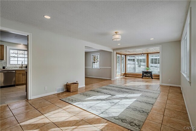 Building Photo - 63 Higby Rd