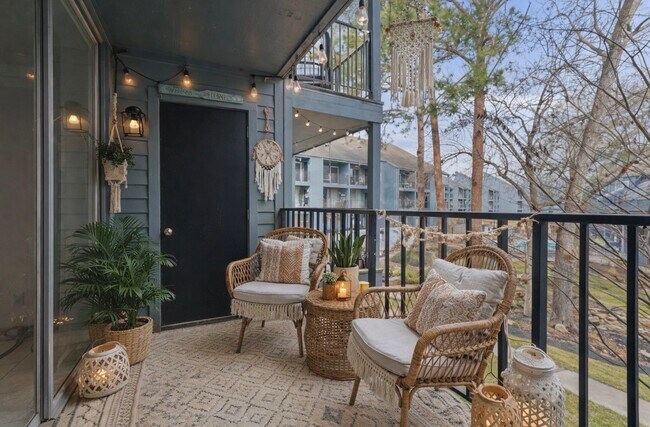 Foto del edificio - 12500 Melville Dr