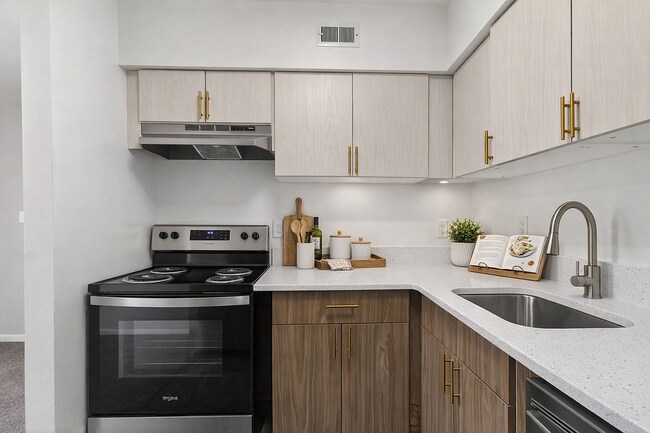 Building Photo - Monarch Crossing