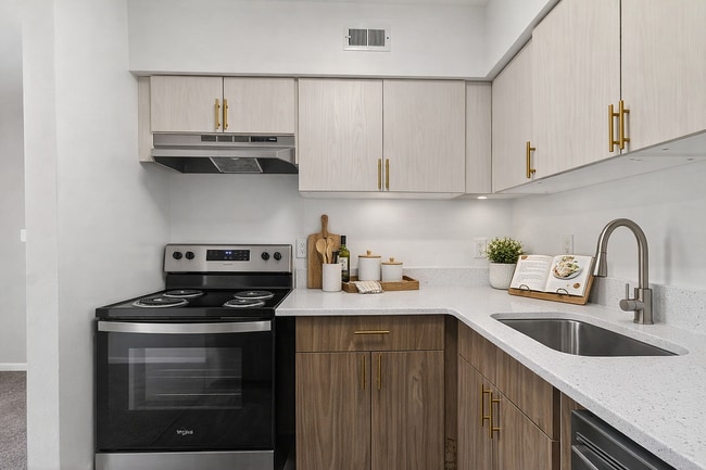 Building Photo - Monarch Crossing