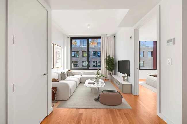 Building Photo - 123 Melrose St