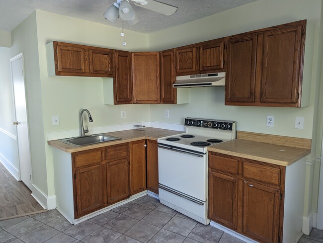 Kitchen - 3400 Bridge Ave