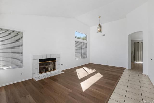 Foto del edificio - 5444 Loganberry Way