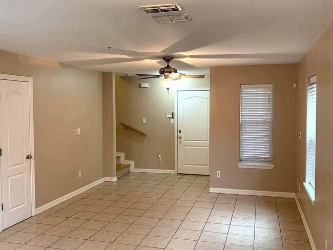 Building Photo - 202 S 48th Ln