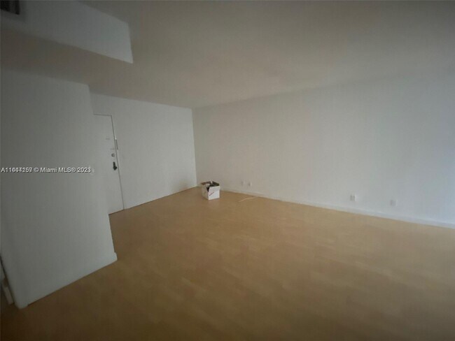 Foto del edificio - 17021 N Bay Rd