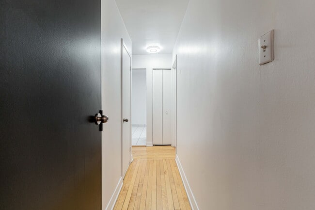 Building Photo - 3341 Maréchal