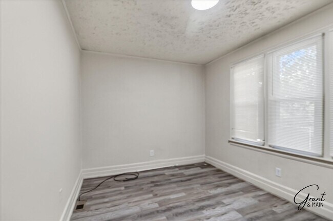 Foto del edificio - 3509-3511 Concord St - Dexter McKenzie