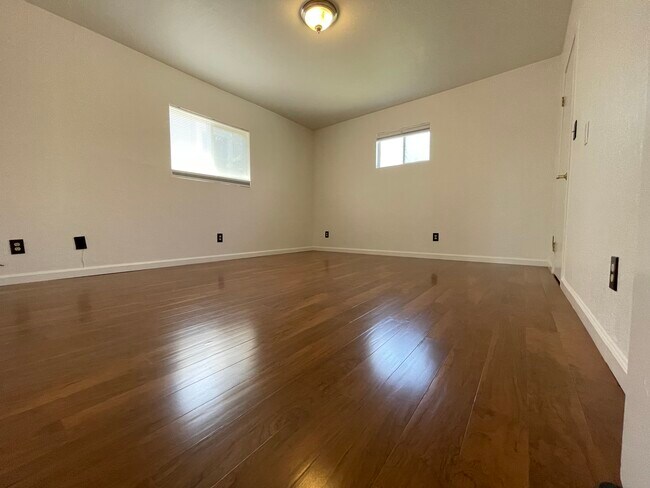 Foto del edificio - 302 Laurel St