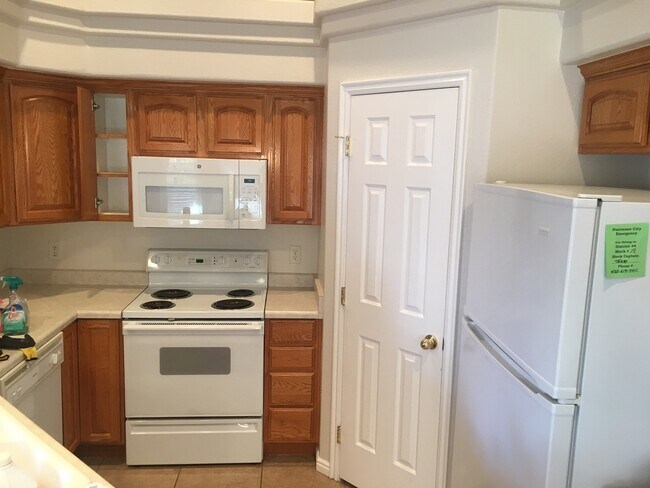 Foto del edificio - Clean, Quiet, and Cozy!  PET FRIENDLY!