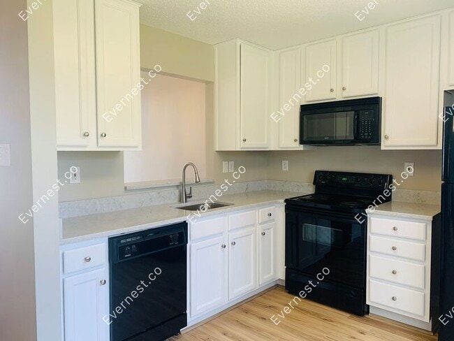 Foto del edificio - 4610 Twin Hickory Lake Dr