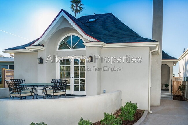Foto del edificio - 5606 Dolphin Pl
