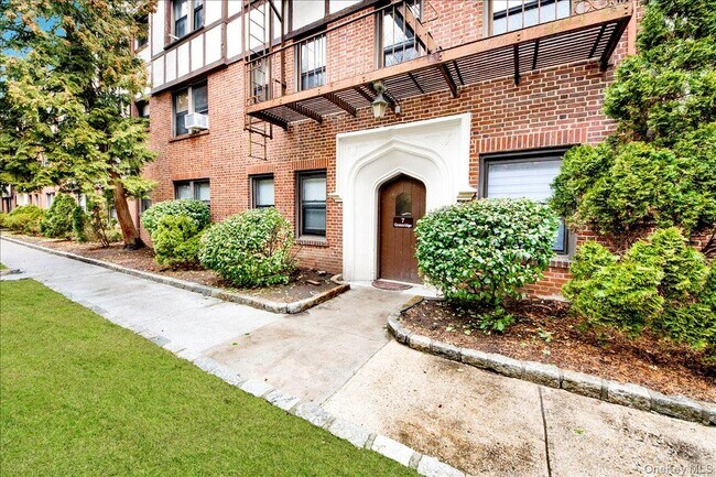 Foto del edificio - 7 Greenridge Ave