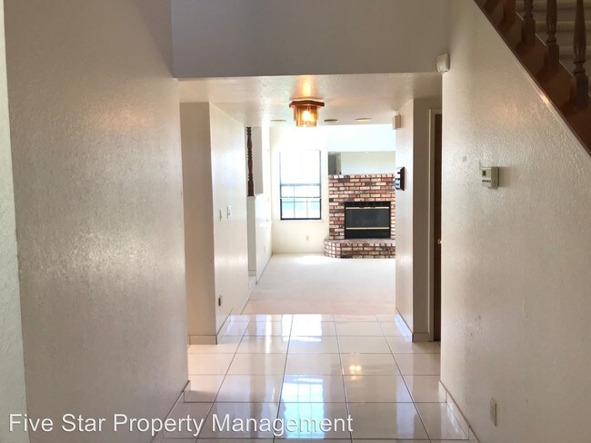Building Photo - 3 br, 2.5 bath House - 2405 Franks Ct