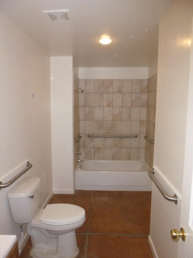 Foto del edificio - 1428 E 25th St