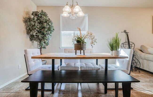 Foto del edificio - Westside area for Short or Long Term Rental (Completely Furnished) Beautiful 3 bed/2.5 baths plus...