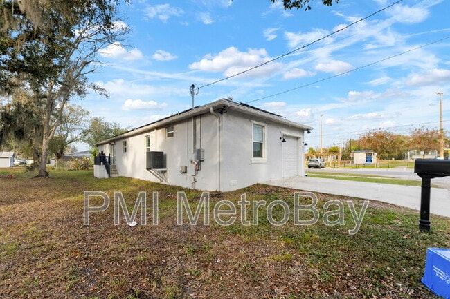 Building Photo - 902 W Alsobrook St