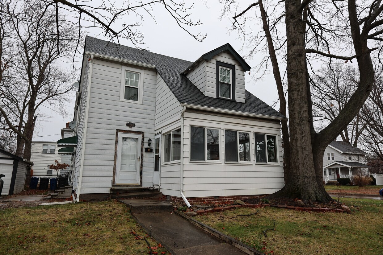 Primary Photo - 14600 Bayes Ave