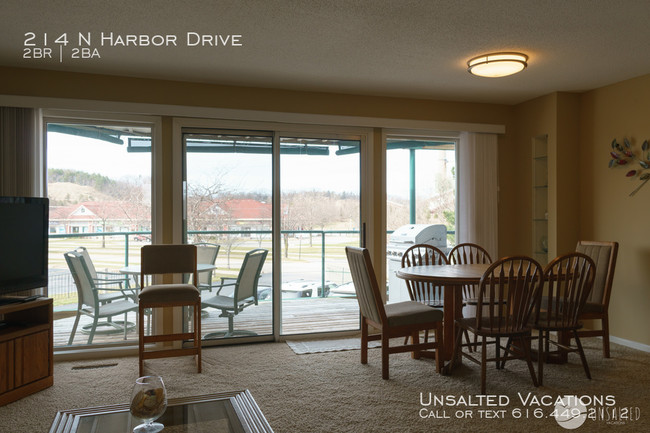 Building Photo - Condo with channel view