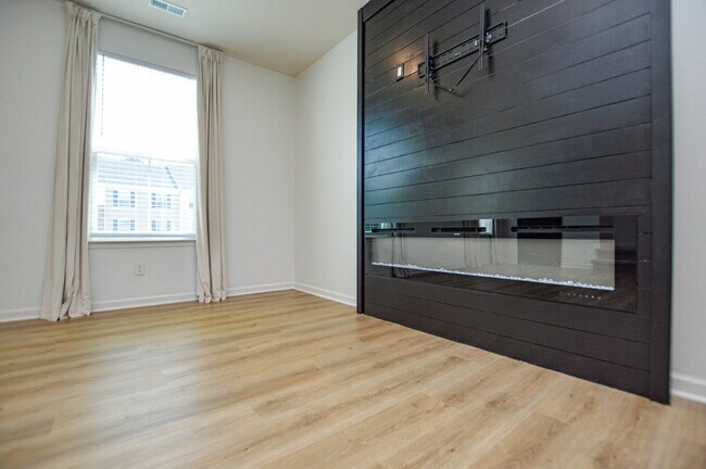 Foto del edificio - 3 Bedrooms | 2.5 Bathrooms | Lower-Level Flex Room | Approximately 1,978 Square Feet | 2-Car Gara...