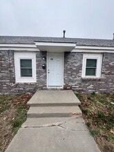 Building Photo - 816 S Water St