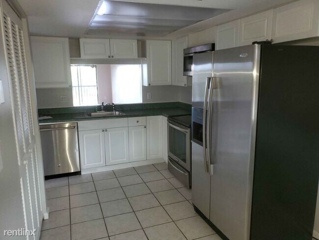 Building Photo - 5535 Rattlesnake Hammock Rd