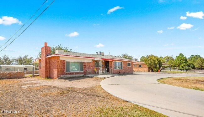 Building Photo - 8398 Beverly Pl