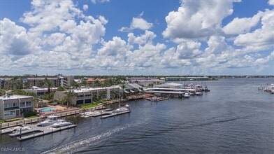 Building Photo - 800 River Point Dr Building Photo - 800 River Point Dr