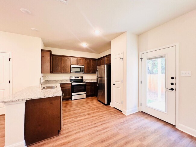 Foto del edificio - 10318 Lynwood Vlg