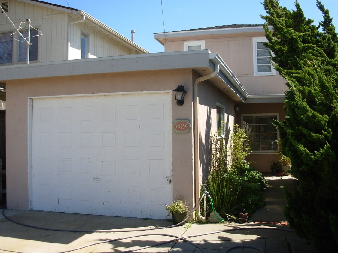 Primary Photo - 2 bedroom and 1.5 bath house in Los Osos