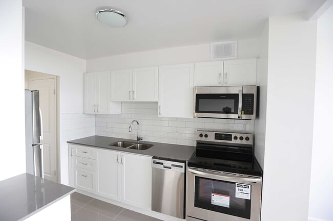 Building Photo - 282 Romaine