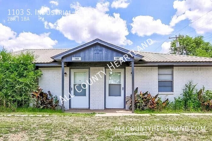 Foto principal - 2 bed/1 bath in El Reno!