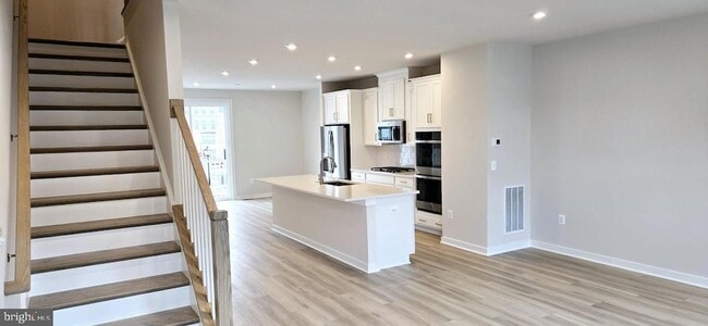 Building Photo - 24148 Thurso Sq