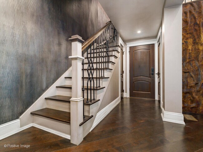 Building Photo - 42 E Elm St