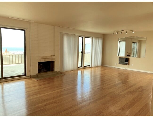 Building Photo - 302 Vallejo Dr