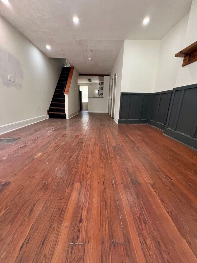 Foto principal - Stunning 3-Bedroom Townhome in Germantown!...