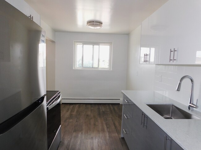 Kitchen - 295 Home St