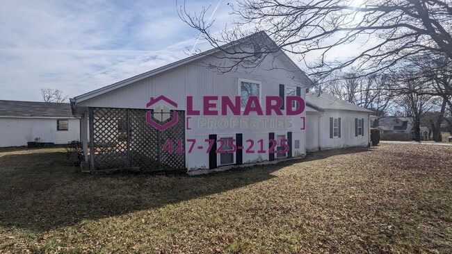 Foto del edificio - Farm House on 1 Acre of Land for rent!